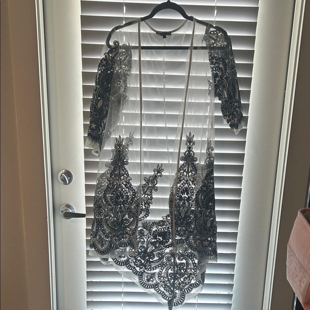 Mechant Black and White Embroidered Jacket/kimono style